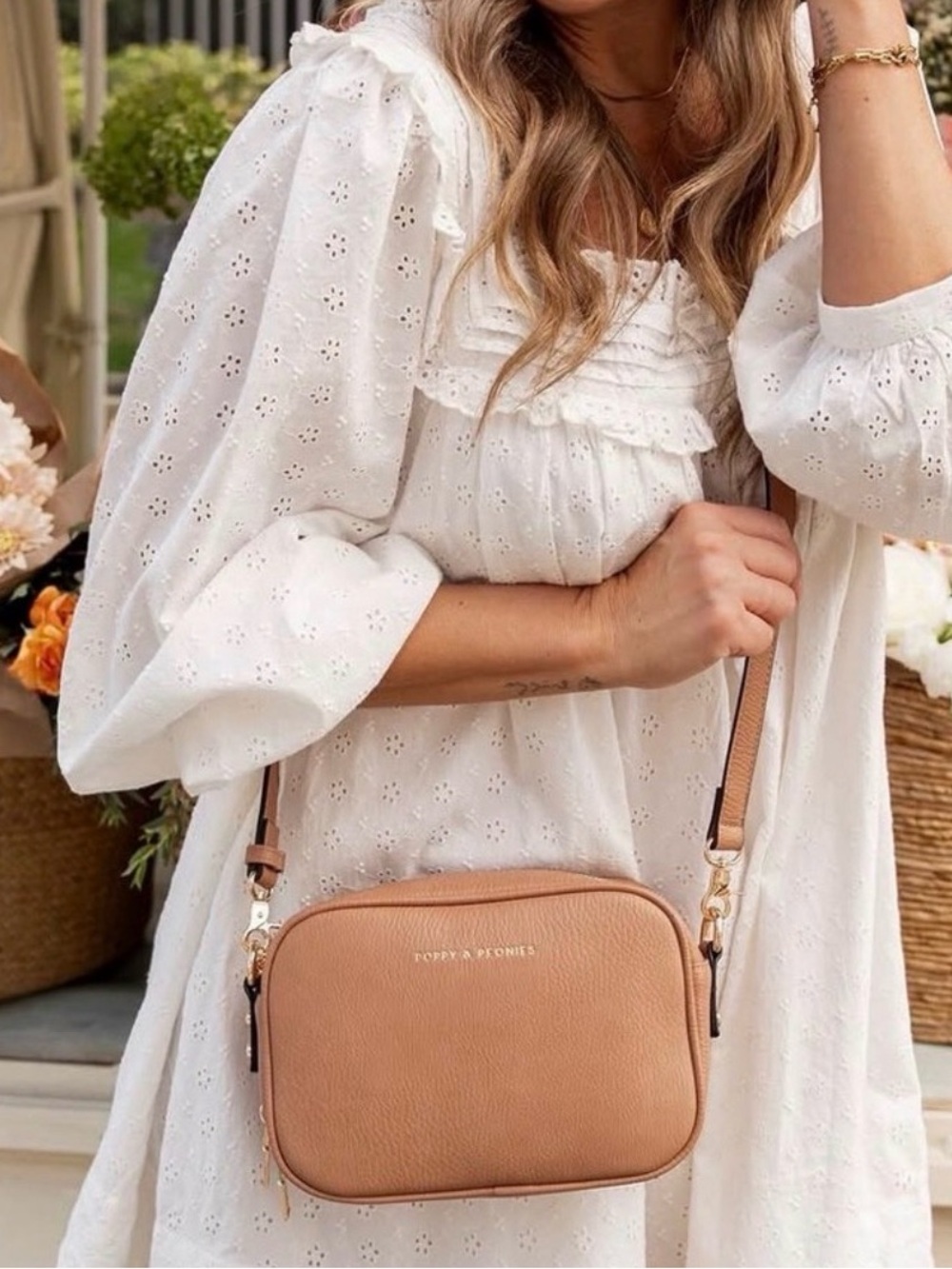 Poppy and Peonies - 24/7 Crossbody in the colour Mousse